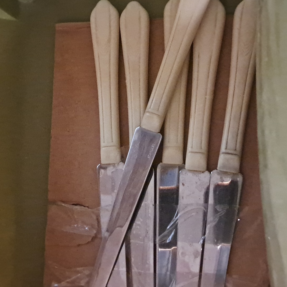 6 table knives white plastic handles good used condition